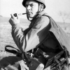 Katona pipával, 1943