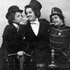 Nők cigarettával, 1916