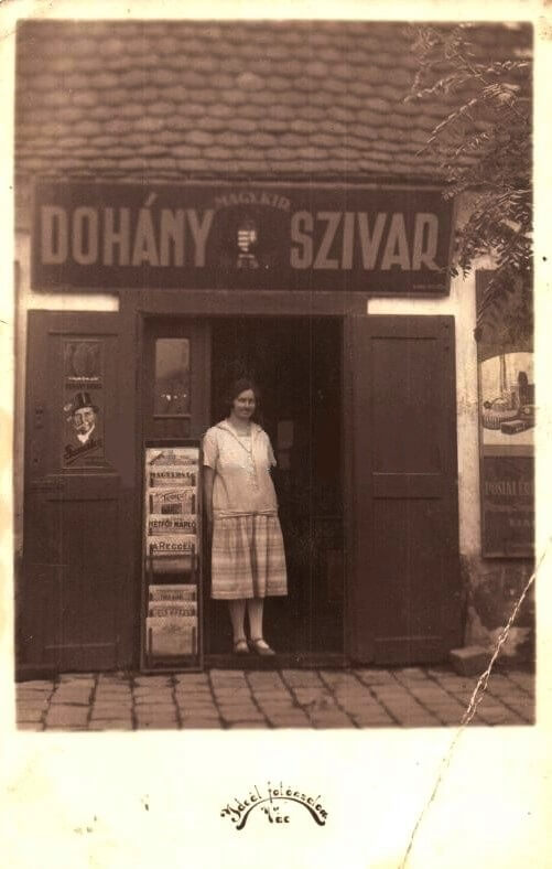 Vác - Dohány és szivar áruda